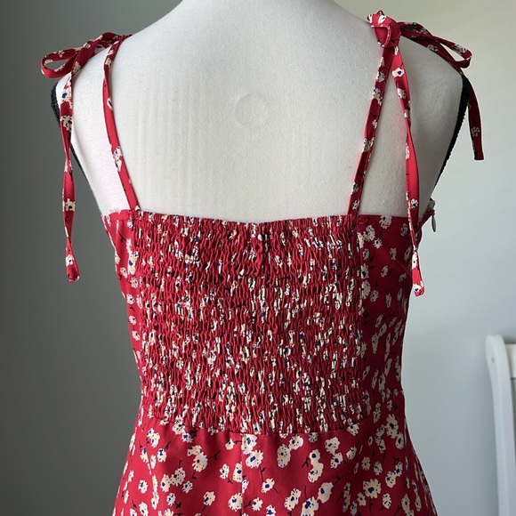 Red Floral Sundress 🌟 - Picture 3 of 10